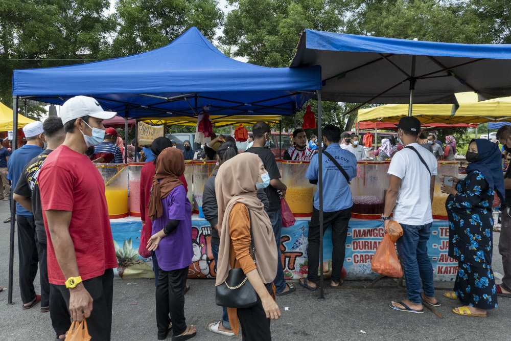 People are seen at a Ramadan bazaar during the conditional movement control order (CMCO) in Meru, Klang April 18, 2021. — Picture by Miera Zulyana 