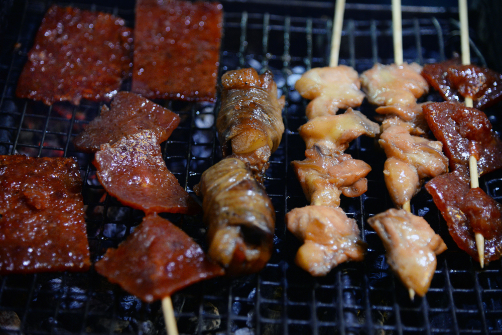 (From left) Bak Kua, Bak Kua stick, Zha Ti and bishop’s nose grilling under the small griller. 