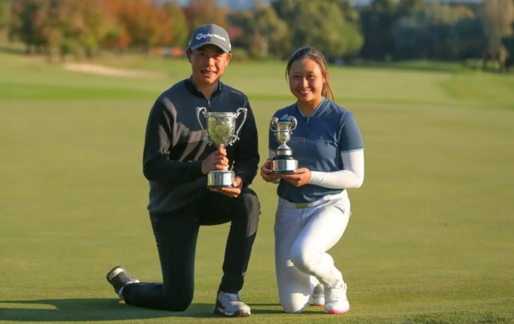Jeffrey Guan and Jeneath Wong with their trophies. u00e2u20acu201d Picture by David Tease/Golf NSW via ParGolf