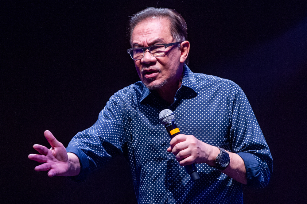 PKR president Datuk Seri Anwar Ibrahim speaks at the Temu Anwar session at Flamingo hotel in Ampang, April 1, 2021. — Picture by Shafwan Zaidon