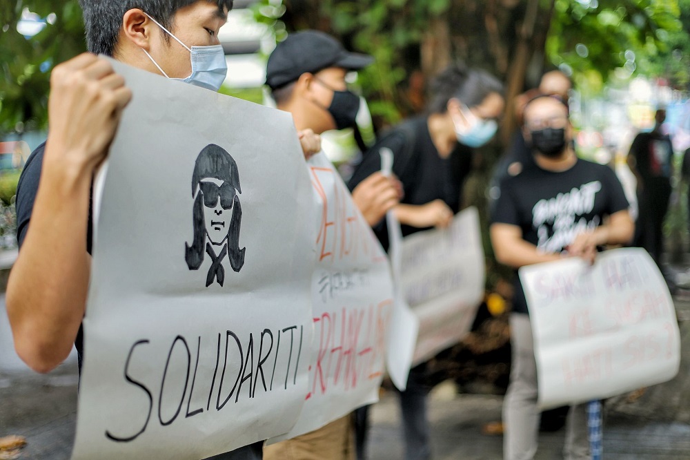 Supporters of Fahmi Redza gather in front of the Dang Wangi police station in Kuala Lumpur April 24,2021. u00e2u20acu2022 Picture by Ahmad Zamzahuri