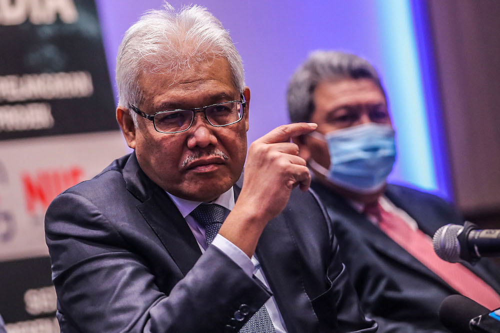Home Minister Datuk Seri Hamzah Zainudin asked if non-governmental organisations were willing to cover the daily cost to house and feed the immigrants in the detention centres. ― Picture by Hari Anggara