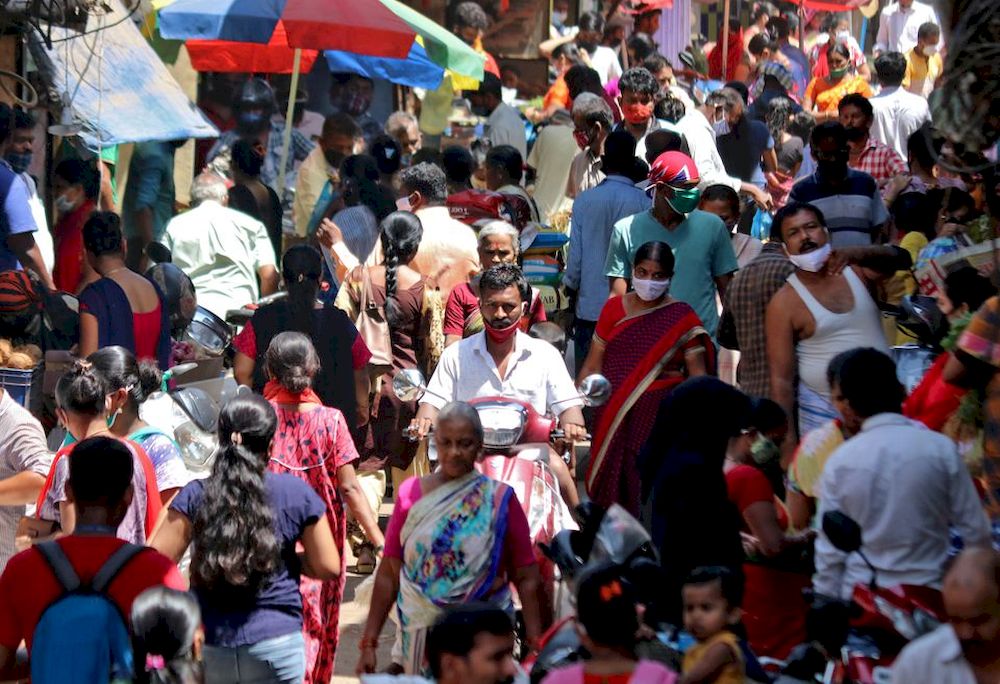 People are seen at a crowded marketplace in a slum area, amidst the spread of the coronavirus disease (Covid-19), in Mumbai, India, April 23, 2021. u00e2u20acu201d Reuters pic