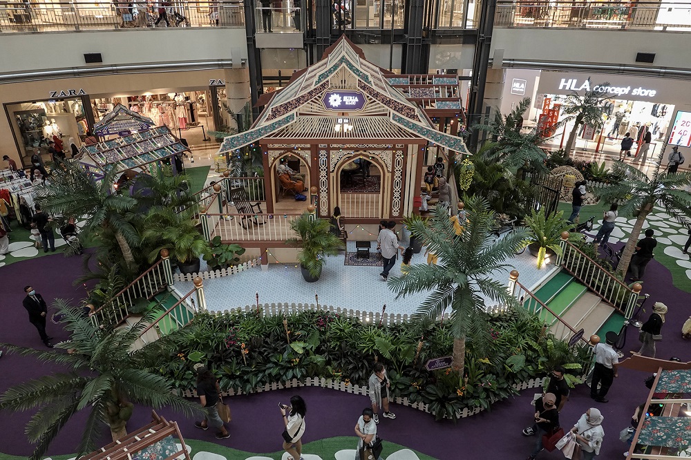 Shopping malls recreate 'balik kampung' vibes with Hari Raya decor as  Selangor MCO looms | Malay Mail