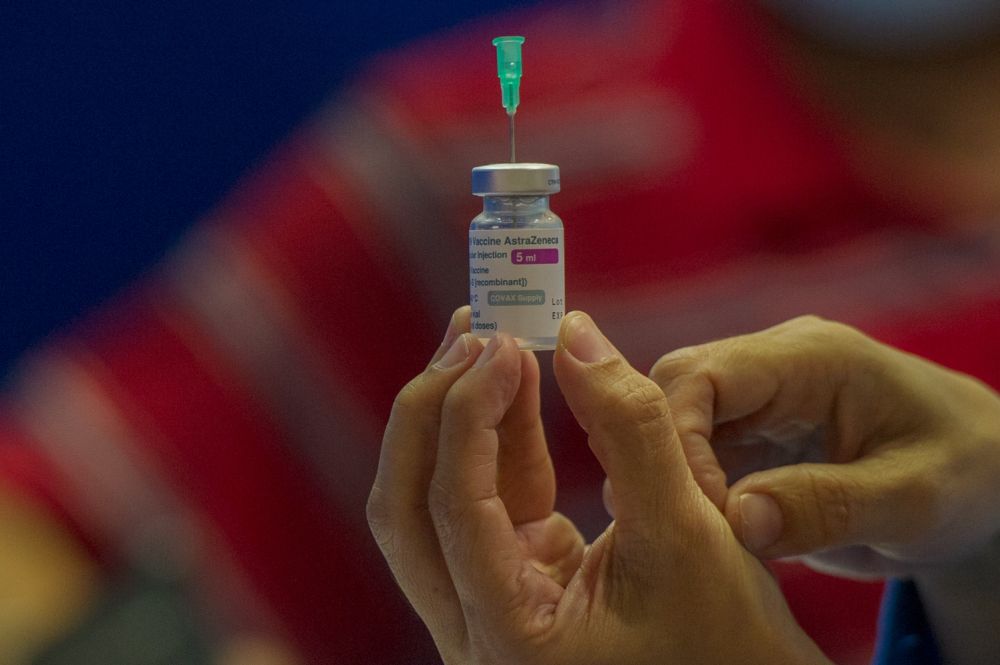 A nurse holds up a dose of the AstraZeneca Covid-19 vaccine at the Dewan Gemilang UKM vaccination centre in Bangi May 5, 2021. — Picture by Shafwan Zaidon