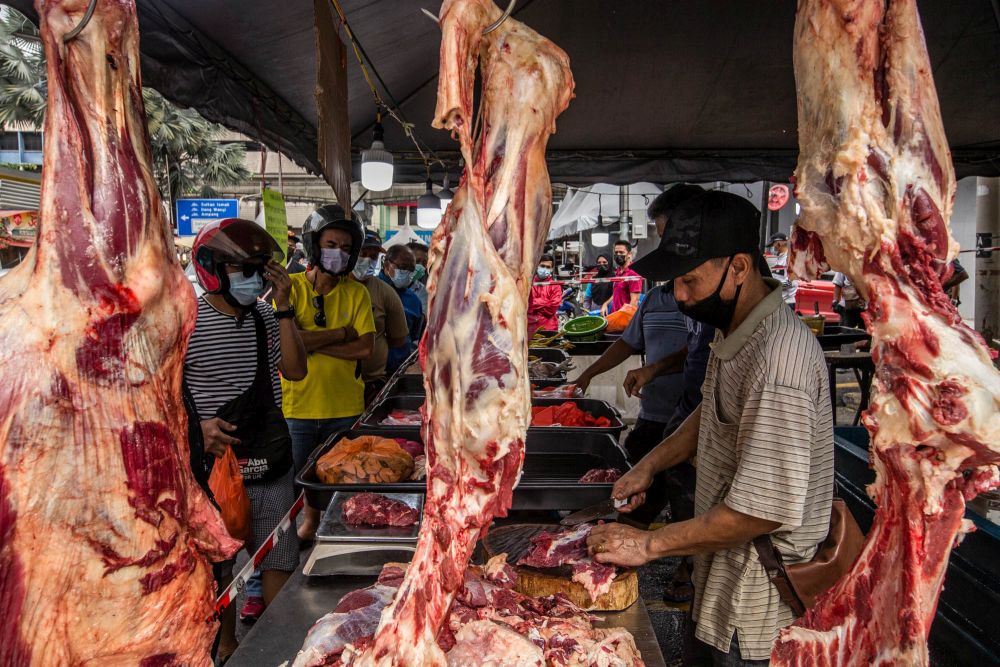 People shop for fresh cuts of meat at the Chow Kit wet market in Kuala Lumpur May 11, 2021. u00e2u20acu201d Picture by Firdaus Latifnn