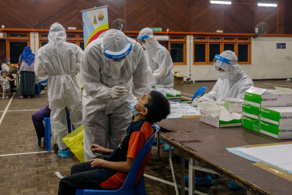 Healthcare workers in protective suits are seen conducting Covid-19 testing in Ampang May 18, 2021. — Picture by Firdaus Latif