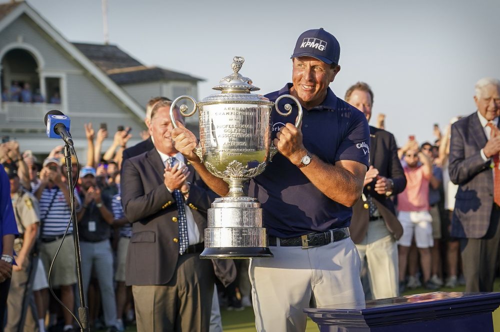 Phil Mickelson raises the Wanamaker Trophy after winning the PGA Championship golf tournament in South Carolina May 23, 2021. u00e2u20acu201d Reuters picnn