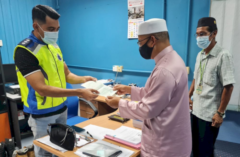 PAS assemblyman Azman Ibrahim had stepped forward to have his statement recorded by the police. u00e2u20acu201d Picture via Facebook/ybdrazmanibrahim