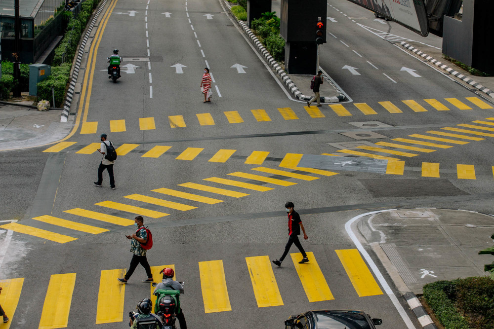 General view of the new scramble pedestrian crossing in Bukit Bintang, June 18, 2021. The crossing will allow pedestrians from all directions to cross, at the same time. u00e2u20acu201d Picture by Firdaus Latif 