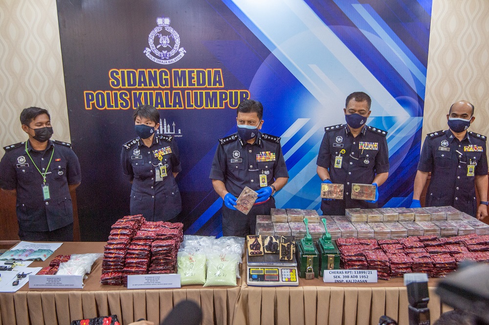 KL Police Chief Commissioner Datuk Azmi Abu Kassim (centre) showing the drugs seized at Kuala Lumpur police headquarters June 11, 2021. u00e2u20acu201d Picture by Shafwan Zaidon