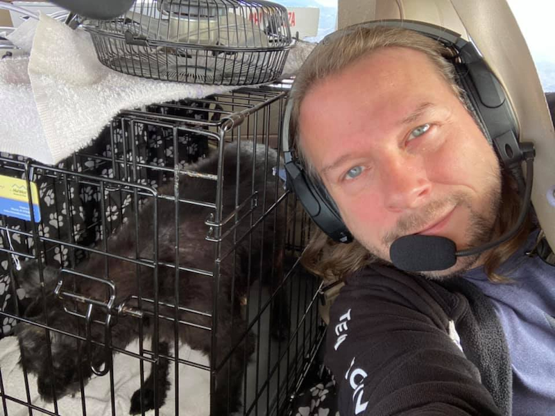 Wade of Pilots n Paws flew 2,574km to return Razzle the black miniature schnauzer to its family at Arkansas. u00e2u20acu201d Photo via Facebook/ Jeremy Wade