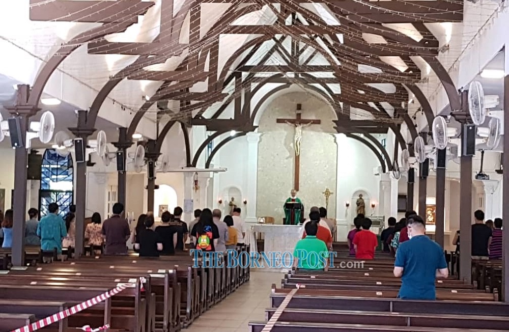 File photo of a mass at St Peteru00e2u20acu2122s Church in Kuching. u00e2u20acu201d Borneo Post Online