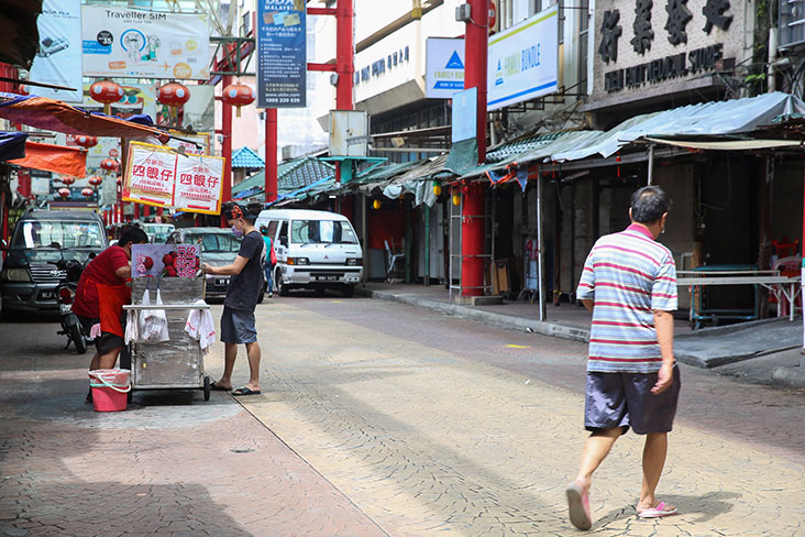 If you want roast duck, look for the distinctive steel trolley from Sze Ngan Chye – Picture by Choo Choy May