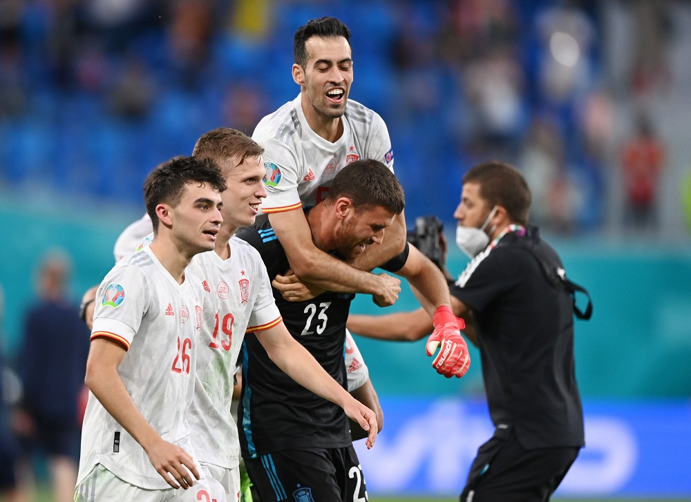 Spain's Unai Simon and Sergio Busquets celebrate after winning the penalty shootout against Switzerland July 3, 2021. u00e2u20acu2022 Pool via Reuters/Kirill Kudryavtsev