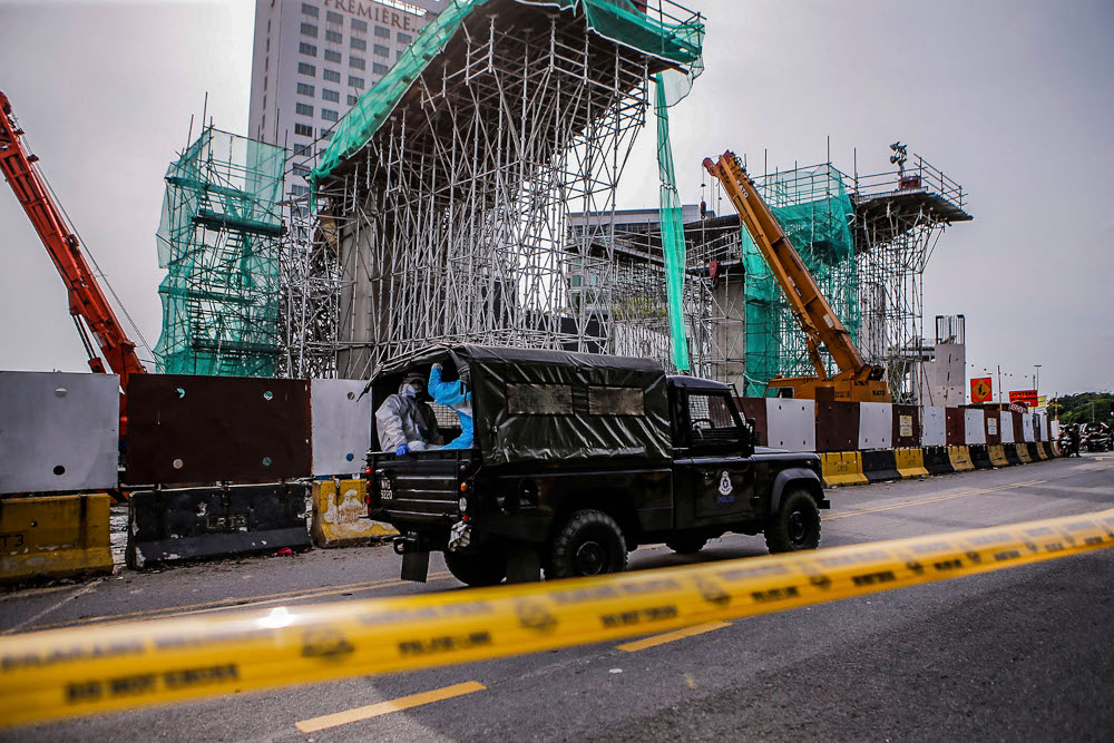 The collapsed metal scaffolding of the LRT 3 project in Bukit Tinggi, Klang, July 29, 2020. u00e2u20acu201d Picture by Hari Anggara