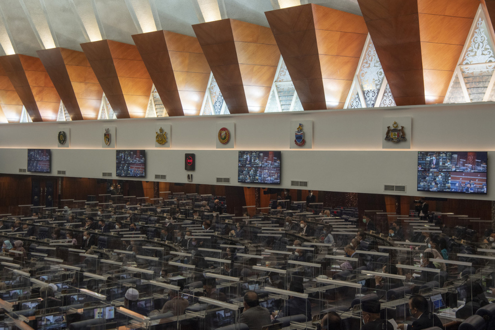 The anti-party hopping bill, Undi18 laws, and the amendments to the constitution to limit the term of the prime minister to 10 years must all be done by the end of the fifth parliamentary session (2022). — Bernama pic