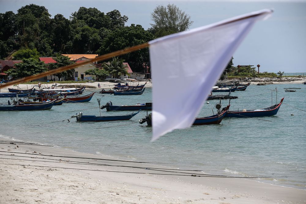 A white flag is pictured at the Tanjung Tokong fishing jetty in George Town July 2, 2021. — Picture by Sayuti Zainudin