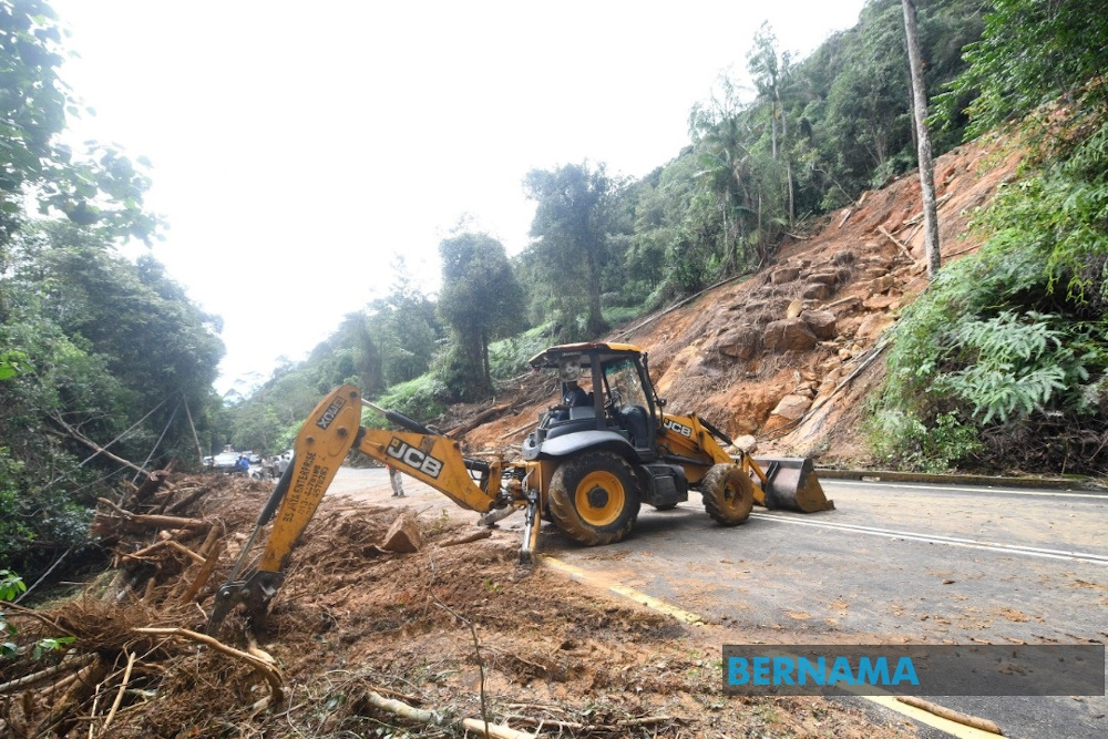 [Image: bernama_gunung_jerai_landslide_20210821.jpg]