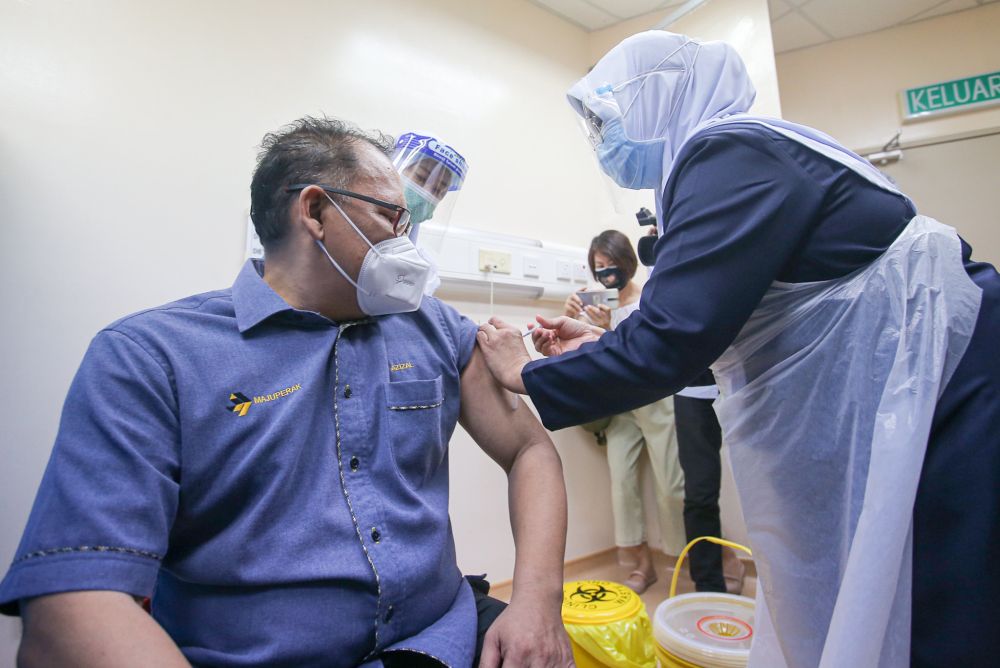 Private companies vaccinate their employees under the Silver Vax Programme at the Ar-Ridzuan Hospital in Ipoh August 2, 2021. u00e2u20acu201dPicture by Farhan Najib
