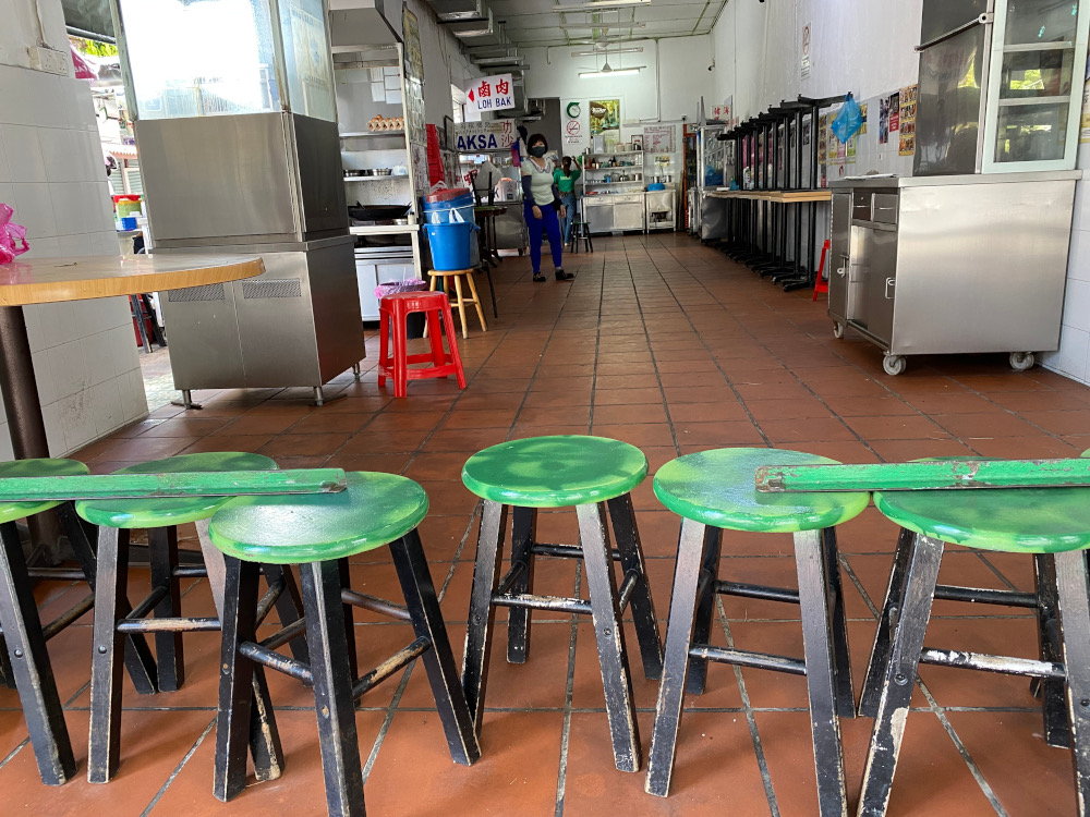 Joo Hooi cafe using chairs to block its entrance to indicate they are not open for dine in at the moment. ― Picture by Steven Ooi KE