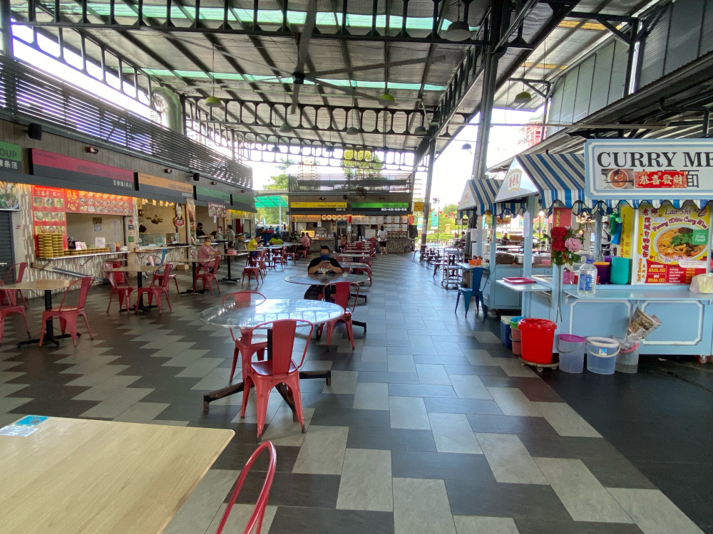 New World Park Hawker food court is open for dine-in for those vaccinated in accordance with the SOPs. ― Picture by Steven Ooi KE