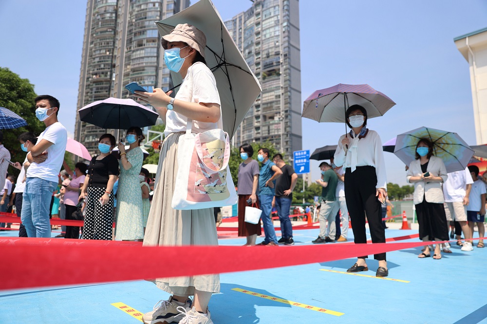 People line up to get nucleic acid tests at a testing site, following new cases of the coronavirus disease, in Xiamen, Fujian province, China September 14, 2021. u00e2u20acu2022 China Daily/via Reuters