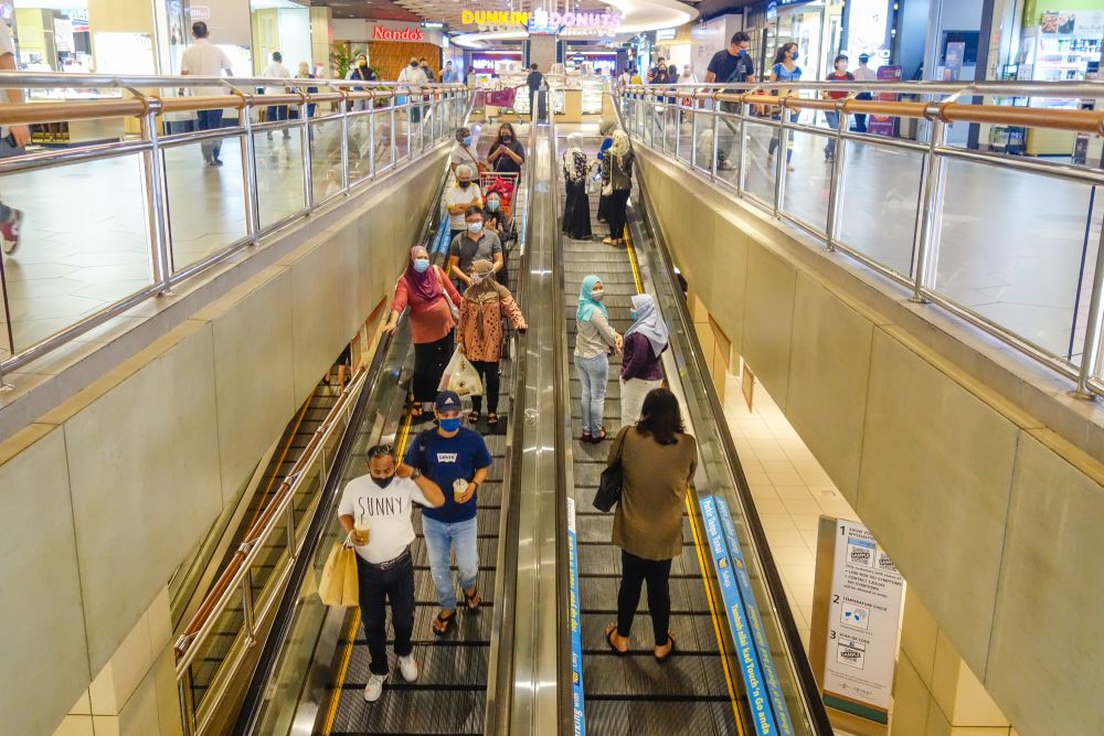 Visitors throng a shopping mall in Kuala Lumpur during Phase Two of the National Recovery Plan on September 10, 2021. u00e2u20acu201d Picture by Shafwan Zaidon