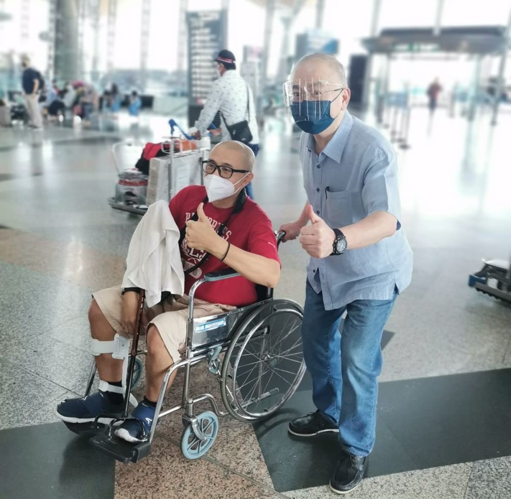Ah Kit with the Transport Minister Wee Ka Siong at the Kuala Lumpur International Airport, September 16, 2021. — Picture by Praba Ganesan