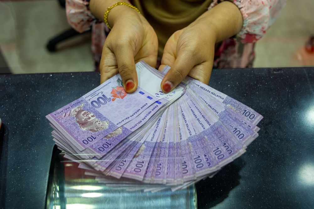 Malaysian ringgit notes are pictured at a money changer in Kuala Lumpur October 29, 2021. — Picture by Shafwan Zaidon