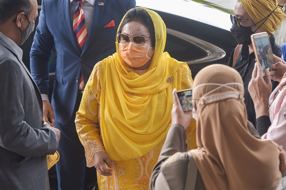 Datin Seri Rosmah Mansor is pictured at the Kuala Lumpur High Court October 7, 2021. Rosmah today maintained that the corruption charges against her were the product of a ‘conspiracy’. ― Picture by Miera Zulyana
