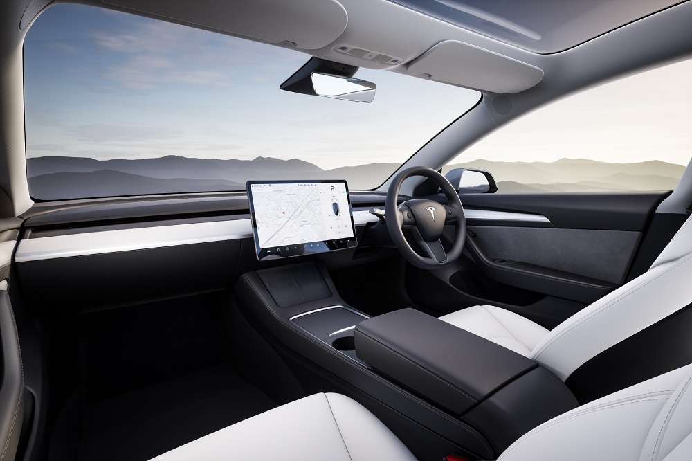 Pemilik mobil Tesla (digambarkan di sini Model 3) di Texas dapat mengambil asuransi mobil yang ditawarkan oleh pabrikan itu sendiri.  Gambar milik Tesla