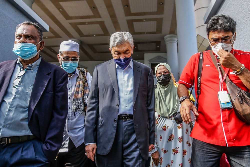 Datuk Seri Ahmad Zahid Hamidi (centre) is pictured at the Kuala Lumpur High Court October 11, 2021. ― Picture by Hari Anggara