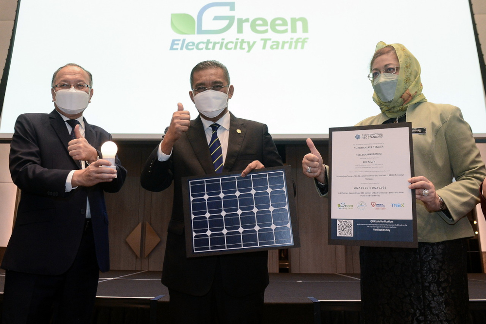 Datuk Seri Takiyuddin Hassan with a solar electric model at the launch of the Green Electricity Tariff in Kuala Lumpur, November 23, 2021. u00e2u20acu201d Bernama picn