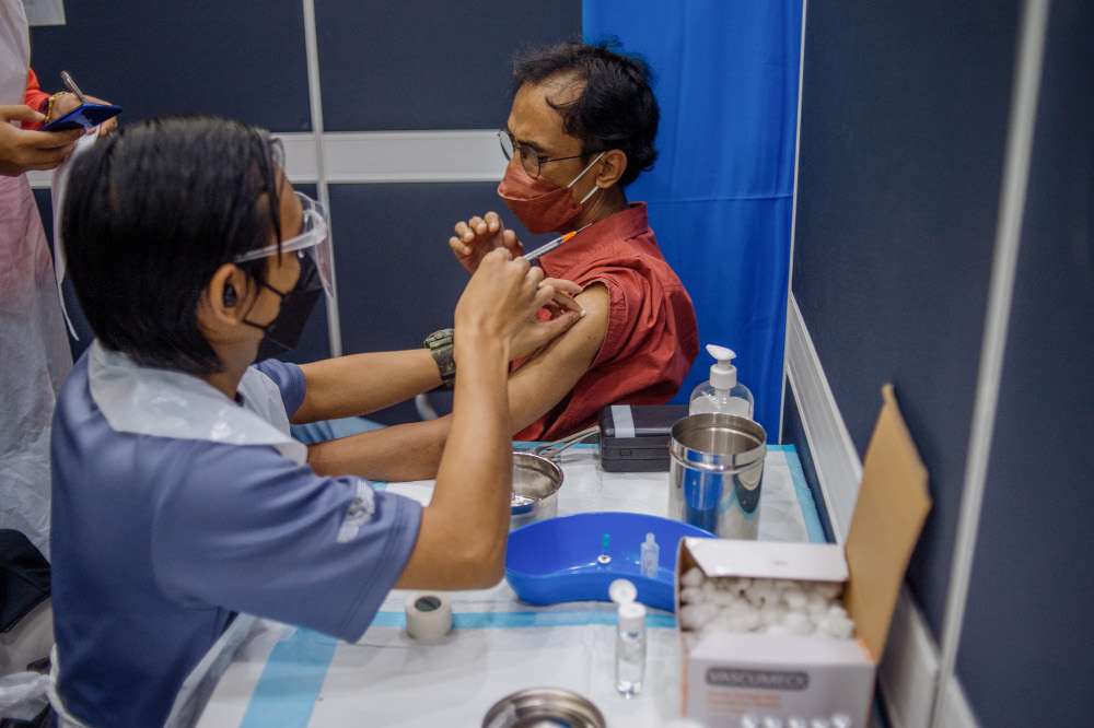 A man receives the Covid-19 booster jab at the UEM Learning Centre in Petaling Jaya, November 24, 2021. u00e2u20acu201d Picture by Shafwan Zaidon     