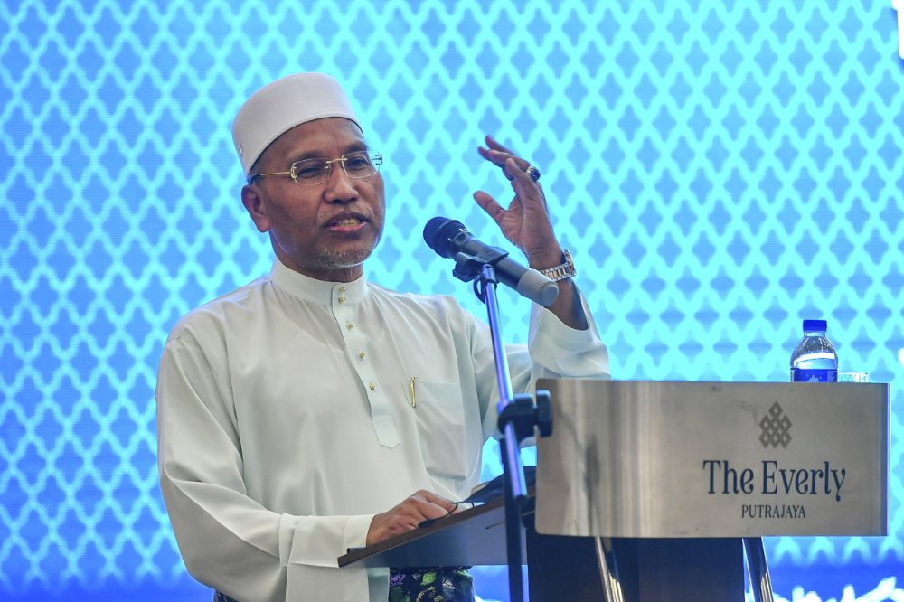 Minister in the Prime Minister’s Department Idris Ahmad said the decision to temporarily suspend umrah trips is done in the public interest following the threat of the new Covid-19 Omicron variant. — Bernama pic