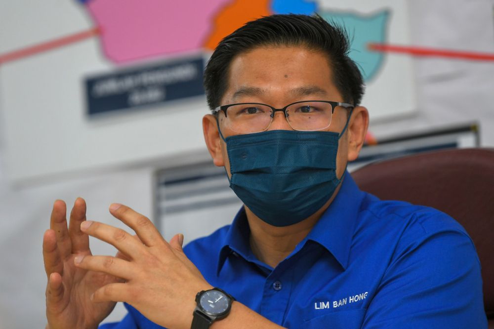 Datuk Lim Ban Hong speaks during a press conference in Klebang, Melaka November 17, 2021. u00e2u20acu201d Bernama pic