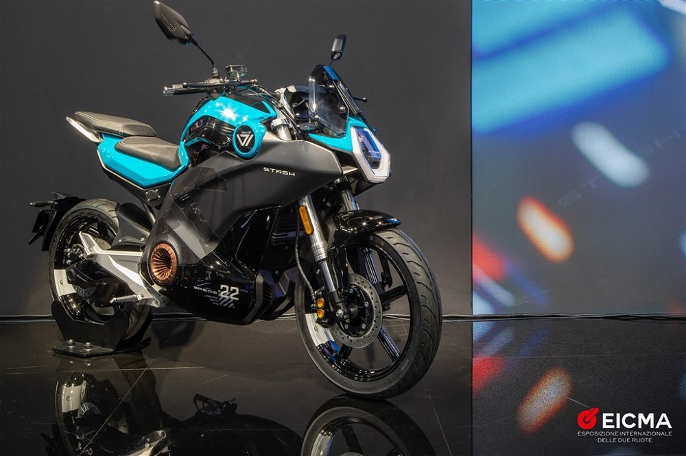 The Chinese manufacturer Super Soco is making a splash at the Milan Motor Show with the Vmoto Stach, a first high-end electric model. ― Photography Courtesy of EICMA