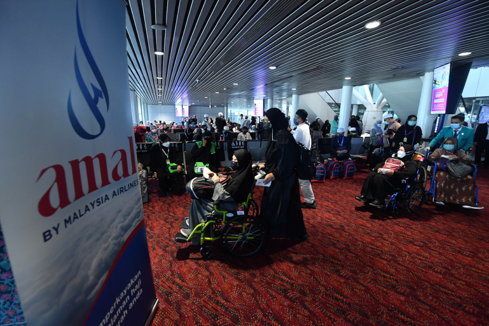 Umrah pilgrims ready to depart from Kuala Lumpur International Airport to Madinah on board an Airbus A330 aircraft via Amal by Malaysia Airlines, November 30, 2021. u00e2u20acu201d Bernama pic 