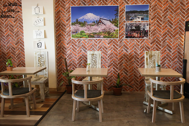 The place exudes a comfortable vibe with hand-drawn sketches and posters from Okamoto's hometown Shizuoka.