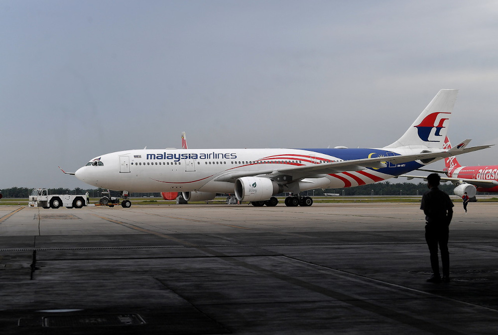 Malaysia Airlines flight MH7979, which used sustainable aviation fuel (SAF), landed safely at Kuala Lumpur International Airport (KLIA) in Sepang December 17, 2021. u00e2u20acu201d Bernama pic