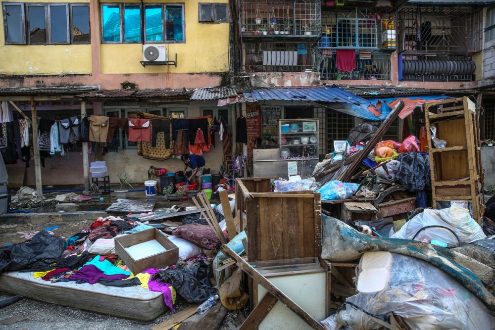 A woman does her laundry outside her home in Taman Sri Muda, Shah Alam December 29, 2021. u00e2u20acu201d Picture by Yusof Mat Isann