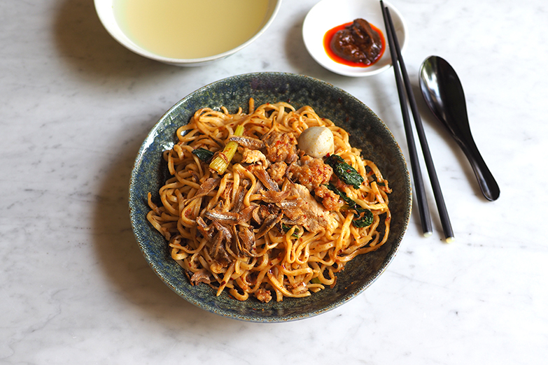 If you prefer the dry version, they offer spicy dry 'pan mee' mixed with dried chillies.