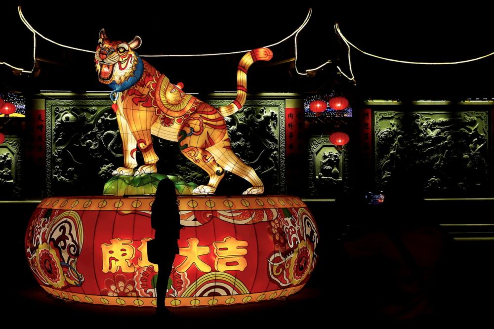 Visitors taking pictures of a giant tiger statue placed in the courtyard of Si Thian Kong Temple, Kuala Pilah, January 30, 2022. u00e2u20acu201d Bernama pic