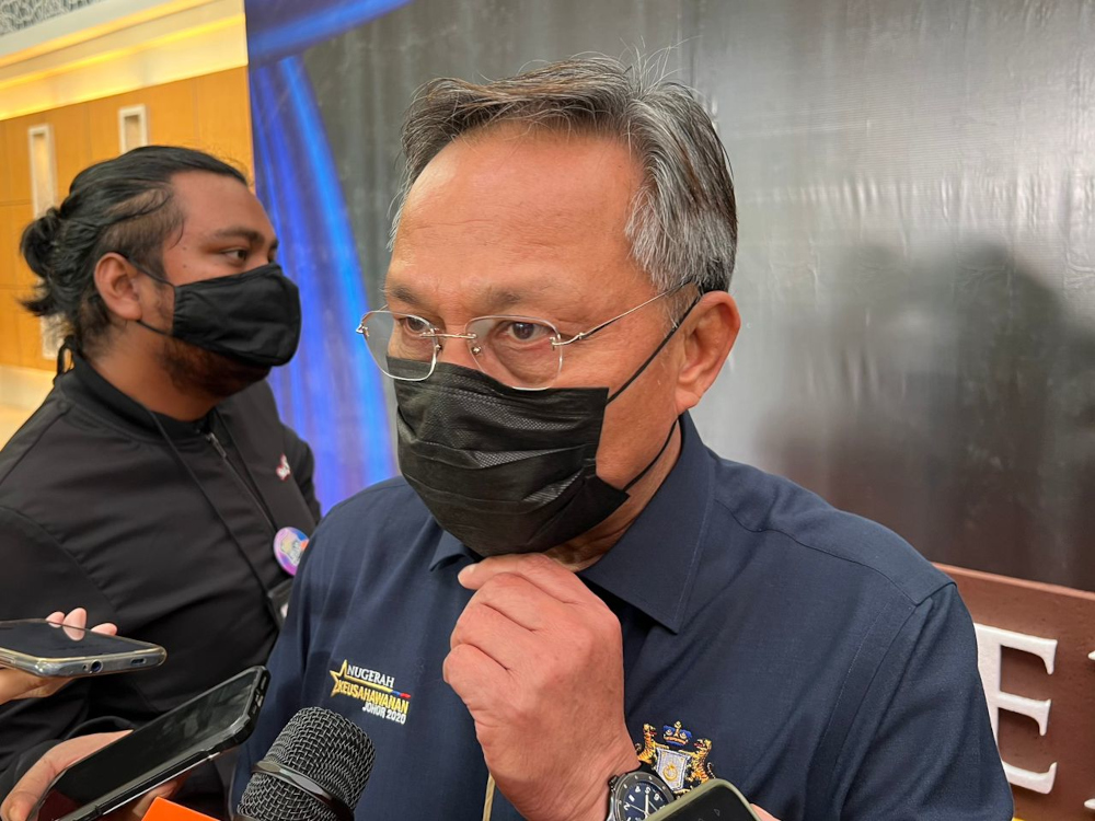 Johor Mentri Besar Datuk Hasni Mohammad did not discount the fact that a snap state election will be called soon, but denies that a date had already fixed, January 10, 2022. u00e2u20acu201d Picture by Ben Tan