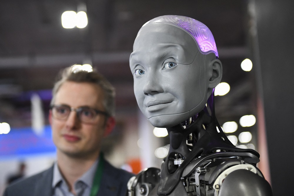 Morgan Roe, director of operations at Engineered Arts, speaks about the Engineered Arts Ameca humanoid robot with artificial intelligence. ― AFP pic