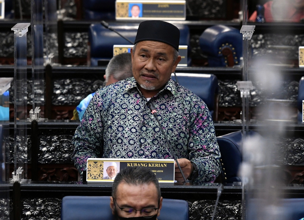 Datuk Seri Tuan Ibrahim Tuan Man during the winding up session of the Special Meeting of the Dewan Rakyat, January 20, 2022. — Bernama pic