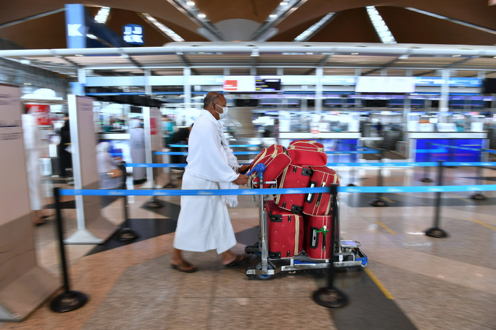 An umrah pilgrim gets ready to check in at Kuala Lumpur International Airport in Sepang, January 6, 2022. u00e2u20acu201d Bernama pic 