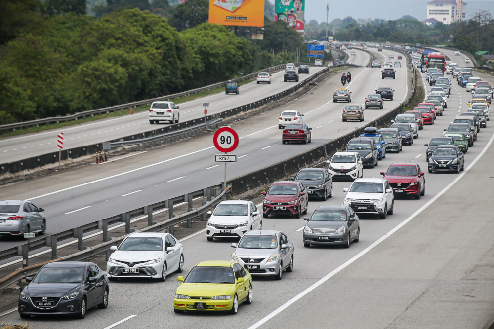 Vehicles using the North-South Highway at Kilometre 279.4 heading south moving slowly in conjunction with the Chinese New Year holiday in Perak, February 2, 2022. — Picture by Farhan Najib