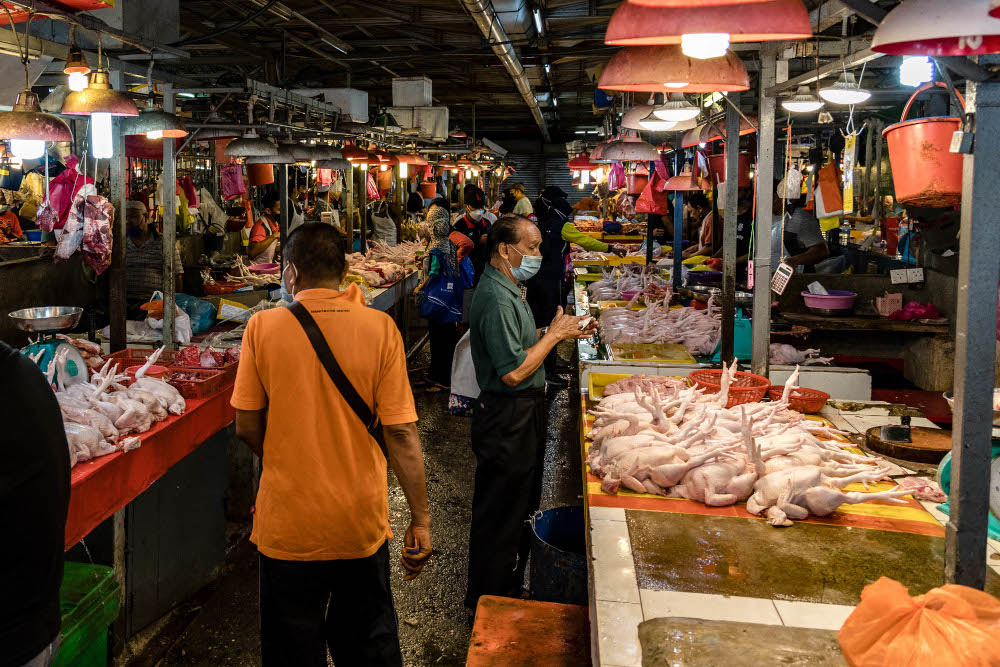 A customer waits to buy chicken at a wet market in Chow Kit, Kuala Lumpur, February 3, 2022. u00e2u20acu201d Picture by Firdaus Latif